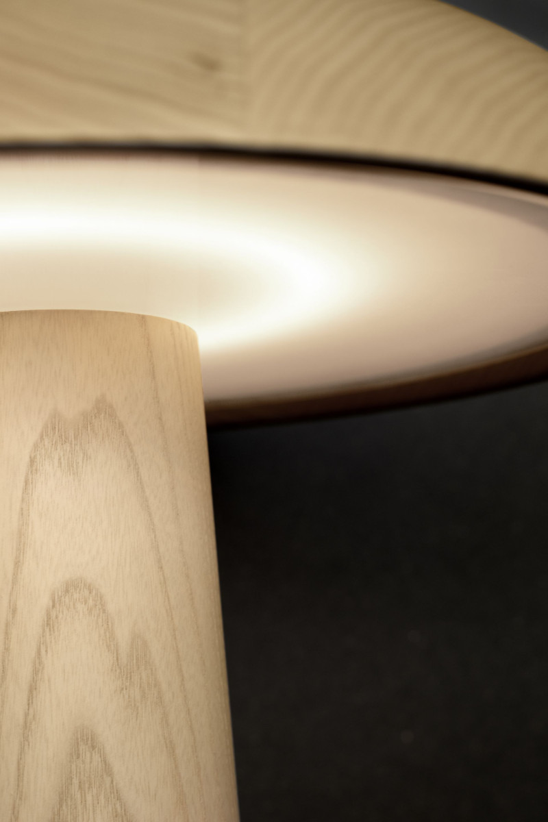 classicon-forma-table-lamp-ash-close-shot-diffuser-photo-kaune-5456656c.jpg